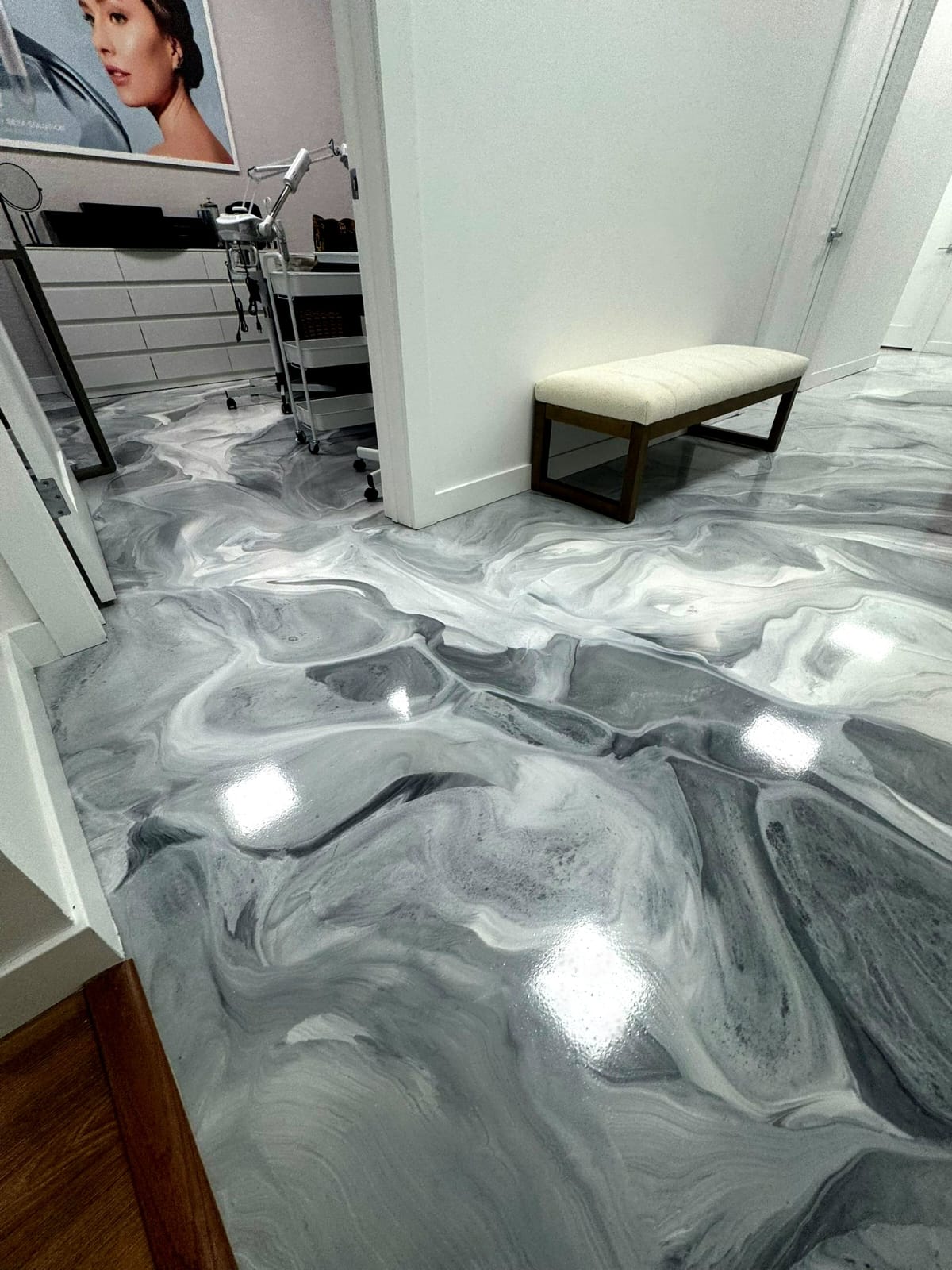 Kitchen metallic marble epoxy floor